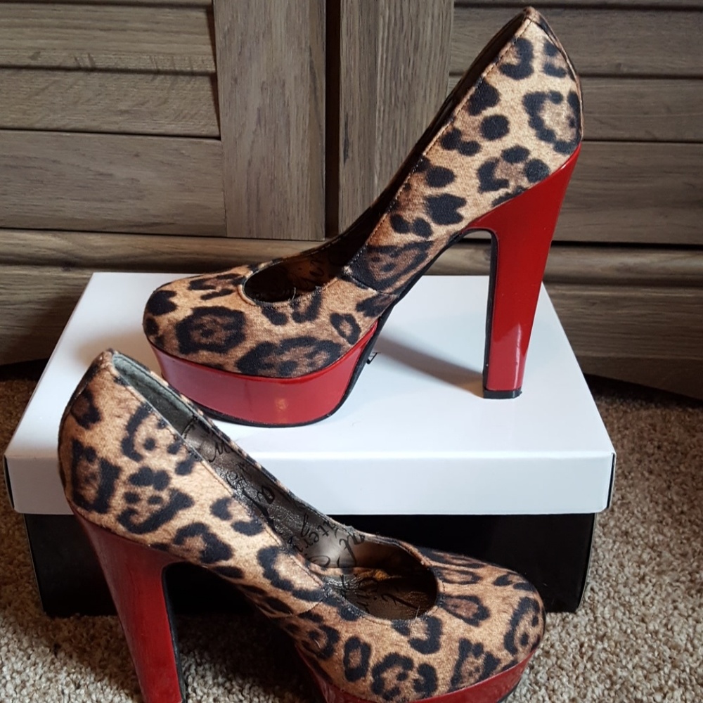 Leopard platform heels